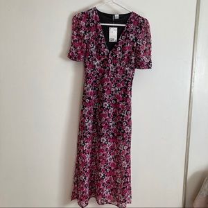 Floral Dress w/ Short Sleeves